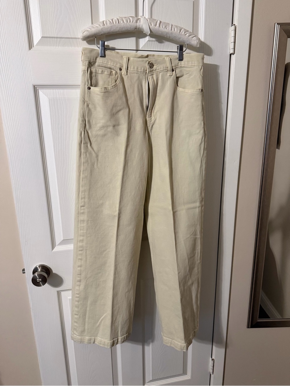 GAP Light Cream Casual Pants